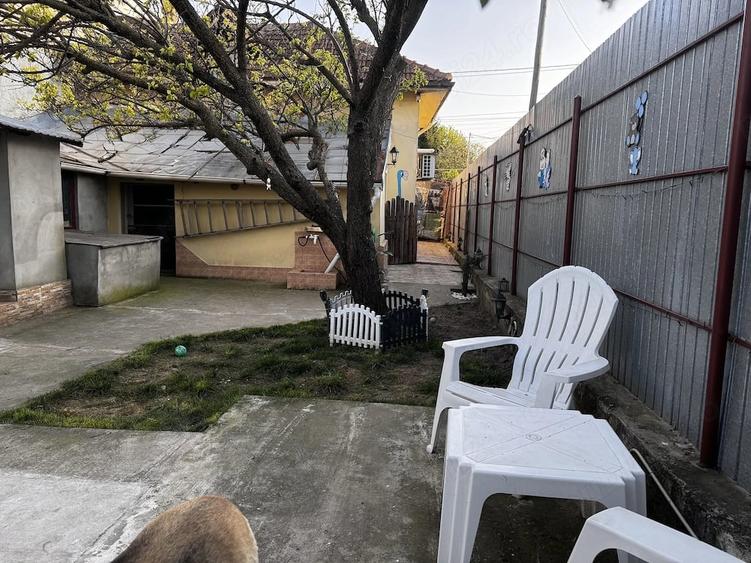 Casă cu 3 camere cu Teren 220 Mp în Central