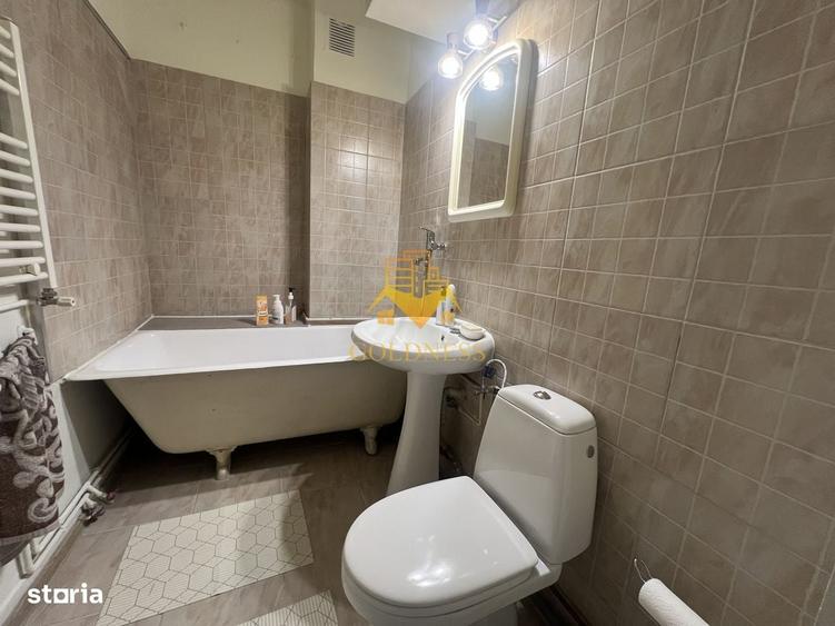Apartament cu 3 camere semidecomandat în Horea