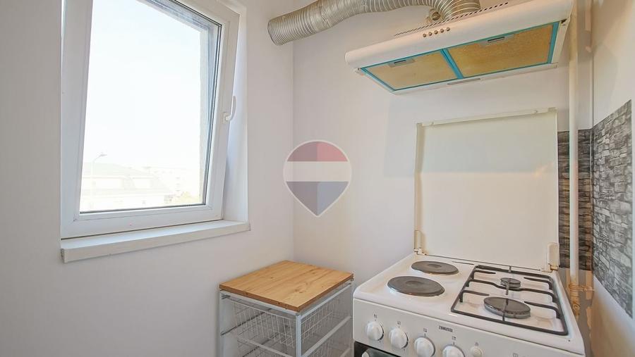 Apartament cu 2 camere decomandat în Tractorul