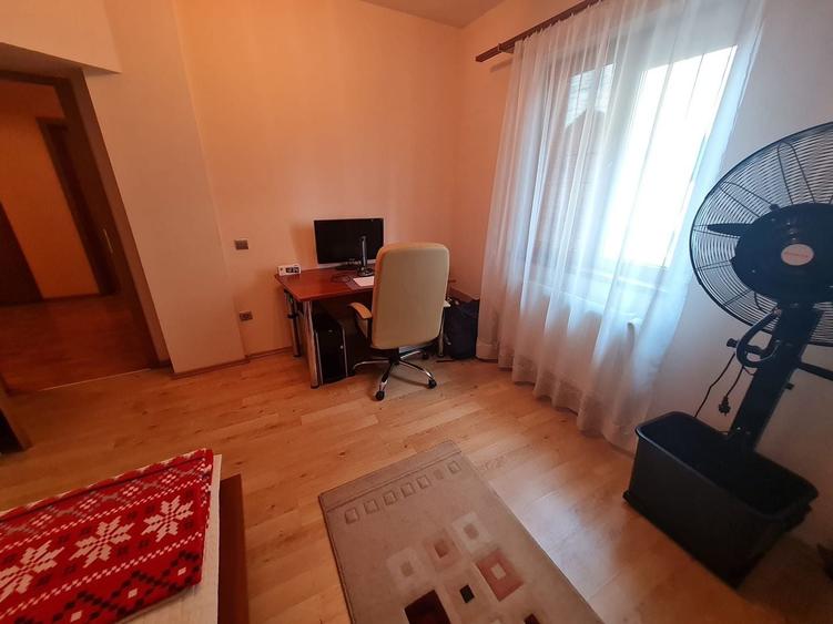 Casă individuală cu 6 camere cu Canalizare în Bălcescu