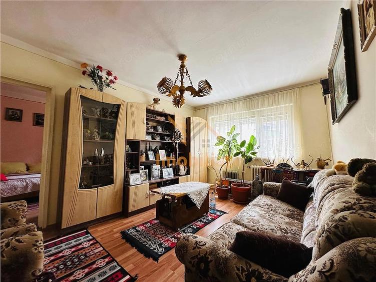 Apartament cu 3 camere semidecomandat în Calea Aradului