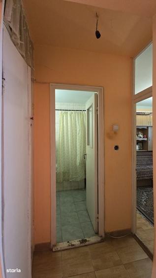 Apartament cu 3 camere decomandat în Vitrometan