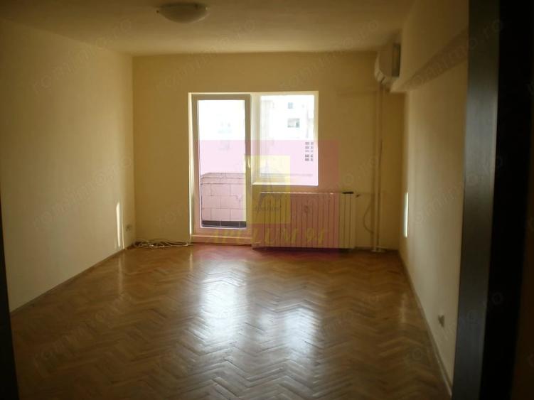 Apartament cu 3 camere decomandat în Decebal