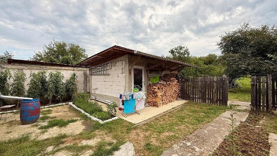 Casă cu 3 camere cu Teren 2000 Mp în Gornet