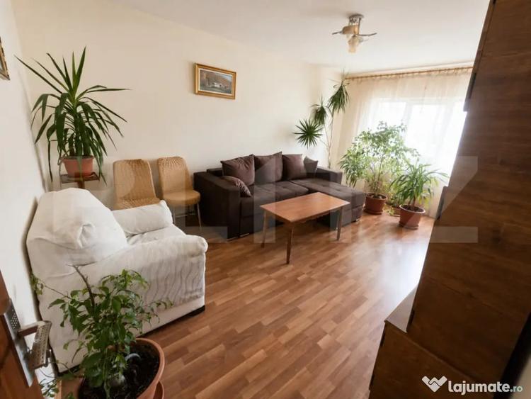 Apartament cu 3 camere decomandat în Micro 12