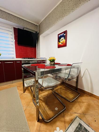 Apartament cu 4 camere decomandat, mobilat în Tei
