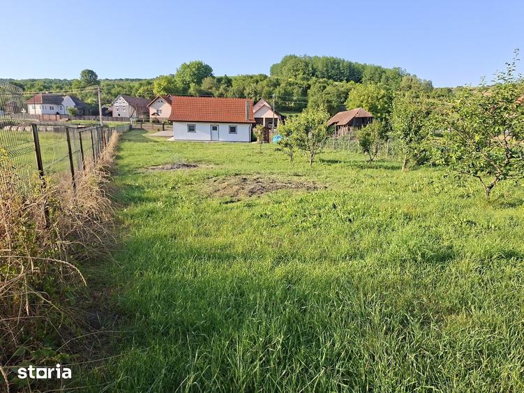 Casă cu 2 camere cu Teren 1350 Mp în Cozma
