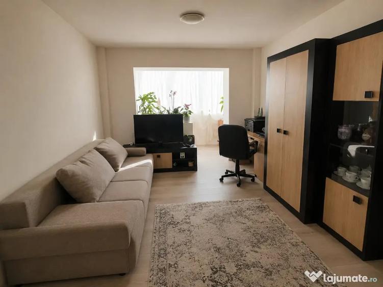 Apartament cu 2 camere decomandat în Răcădău