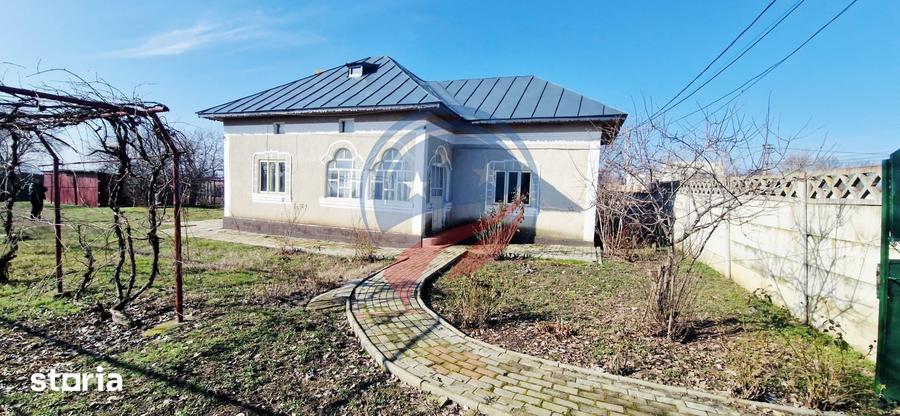 Casă cu 3 camere cu Teren 7952 Mp în Brădești