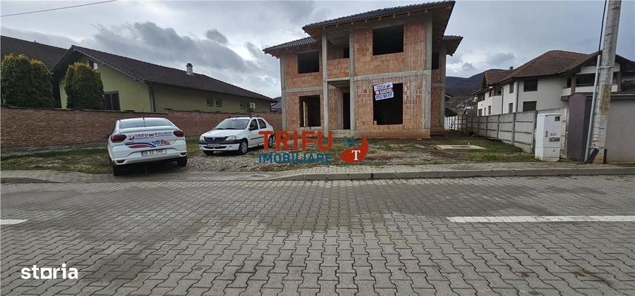 Casă cu 4 camere cu Teren 900 Mp în Micești