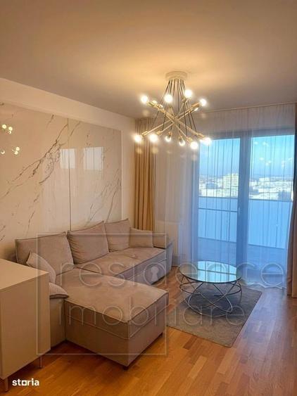 Apartament cu 3 camere semidecomandat, mobilat în Între Lacuri