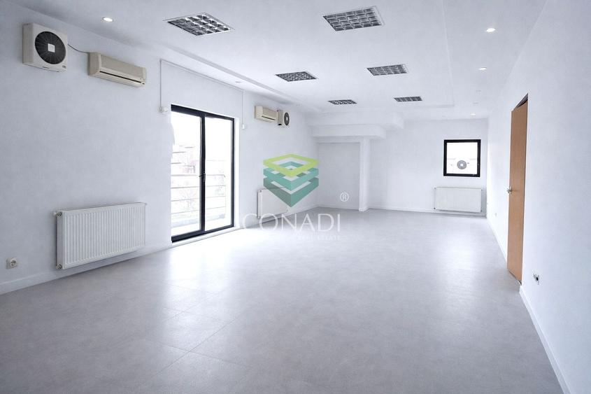 Casă individuală cu 10 camere cu Canalizare în Domenii