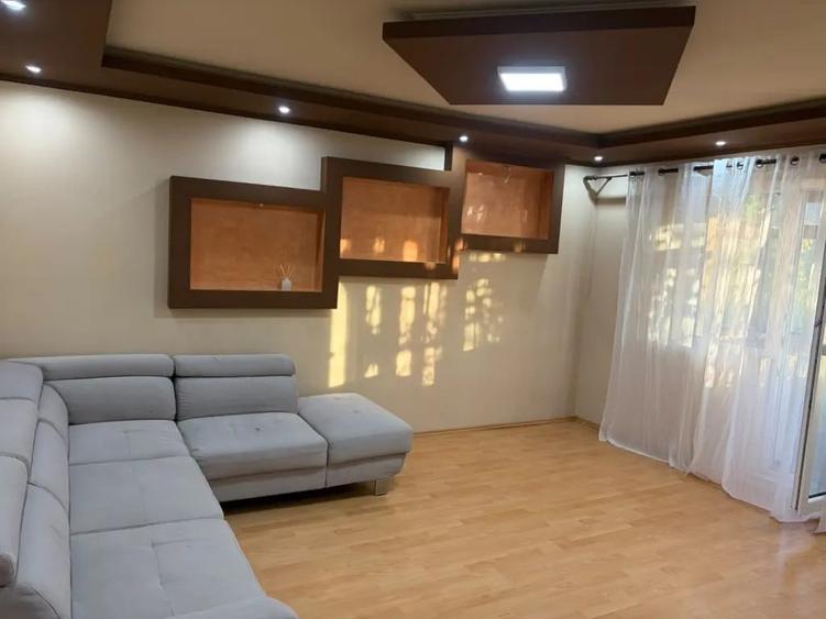 Apartament cu 4 camere decomandat în Rogerius