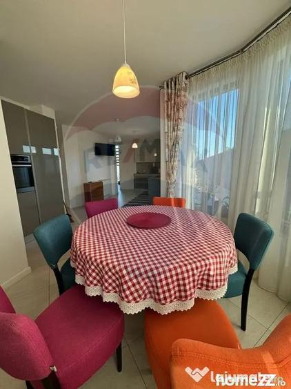 Casă cu 5 camere cu Teren 946 Mp în Golești