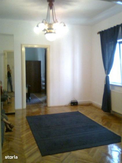 Apartament cu 3 camere semidecomandat, mobilat în Știrbei Vodă