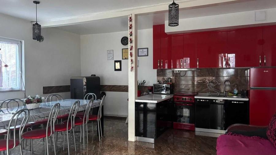 Casă cu 4 camere în Lacu Roșu