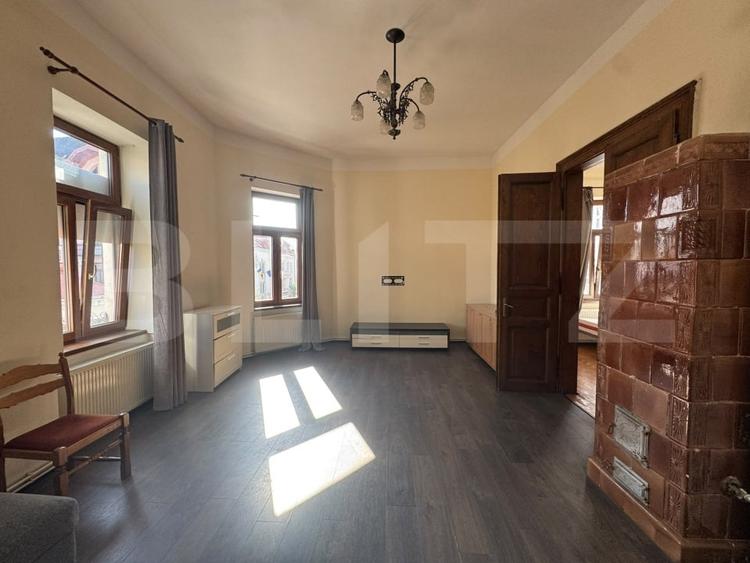 Apartament cu 4 camere decomandat, mobilat în Central