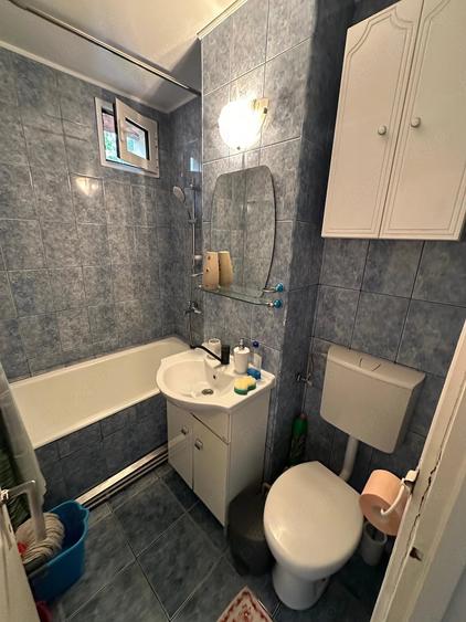 Apartament cu 3 camere semidecomandat în Exterior Vest