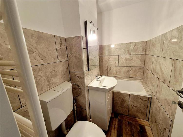 Apartament cu 3 camere semidecomandat în Alexandru cel Bun