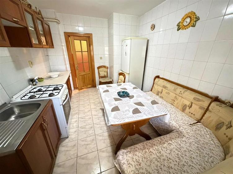 Apartament cu 3 camere decomandat în Păcurari