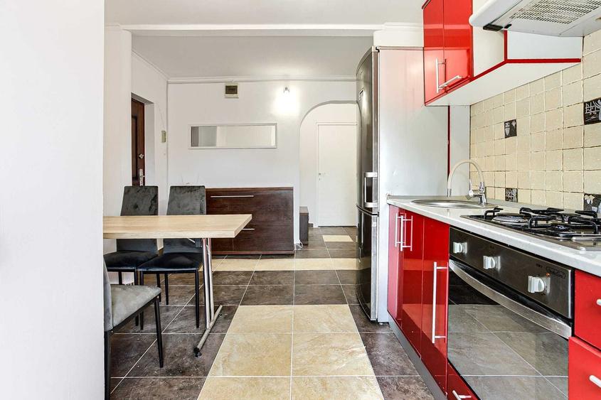Apartament cu 3 camere decomandat în Exterior Vest