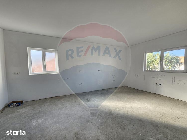 Casă cu 7 camere cu Teren 1439 Mp în Darova
