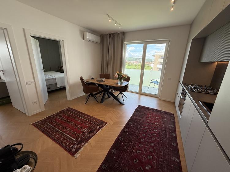 Apartament cu 3 camere semidecomandat, mobilat în Apahida