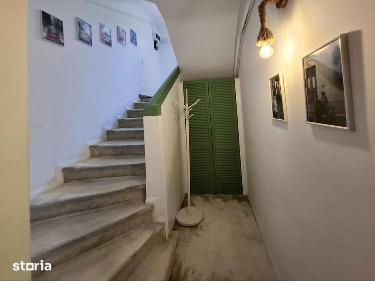 Casă cu 6 camere cu Teren 50 Mp în Vatra Luminoasă
