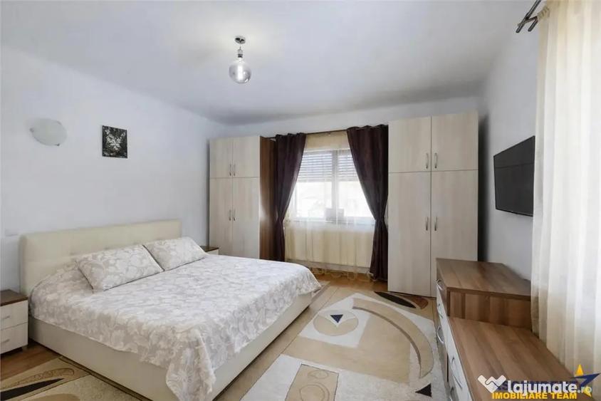 Casă cu 3 camere cu Teren 1741 Mp în Central