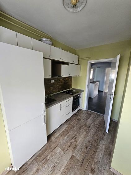 Apartament cu 3 camere decomandat, mobilat în Decebal