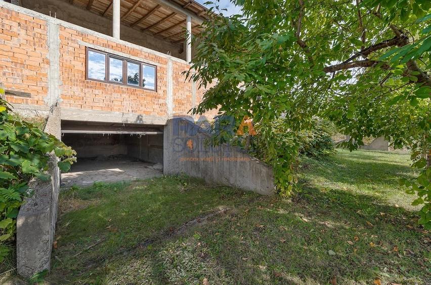 Casă cu 2 camere cu Teren 3600 Mp în Bâra