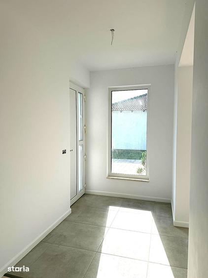 Casa de vanzare pe un singur nivel zona ORIZONT pret 220 negociabil - 10