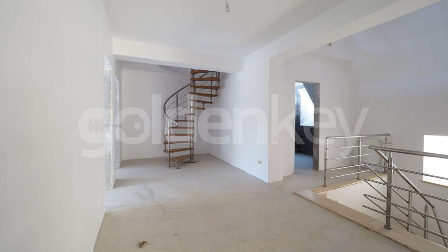 Duplex cu 6 camere cu Canalizare în Iancu Nicolae