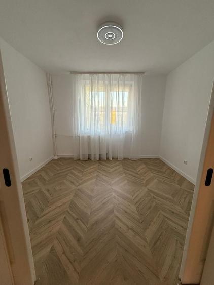 Apartament cu 3 camere decomandat în Rogerius