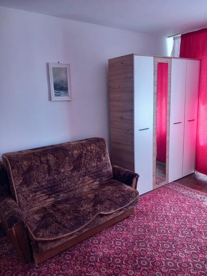 Garsonieră decomandată în Central