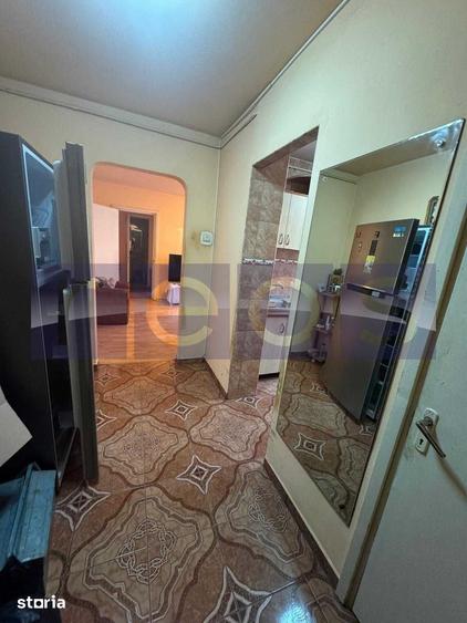 Apartament cu 3 camere semidecomandat în Ozana