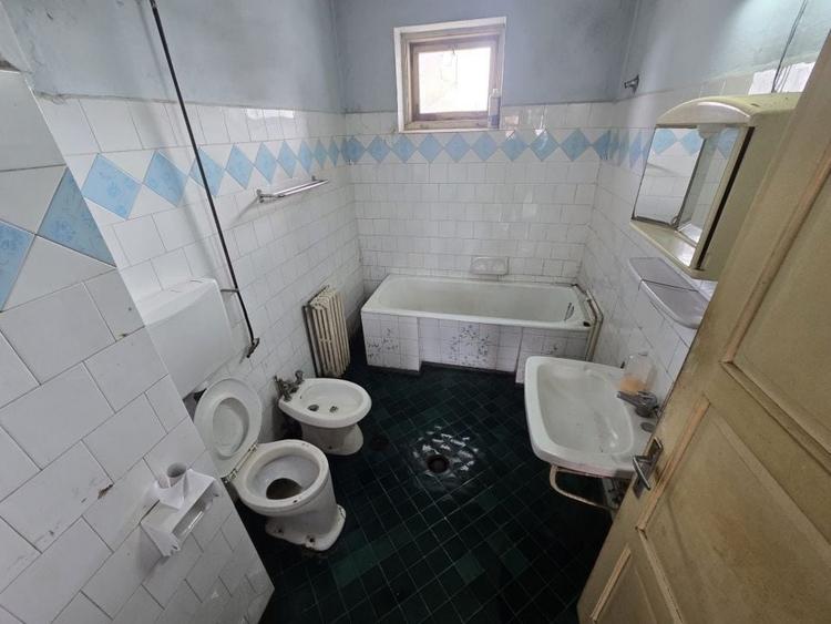 Casă individuală cu 4 camere cu Canalizare în Central