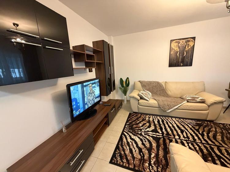 Apartament cu 2 camere decomandat în Splaiul Unirii