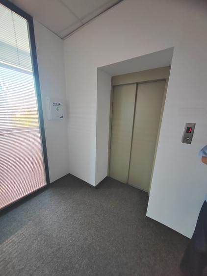 Casă individuală cu 10 camere cu Teren 400 Mp în Barbu Văcărescu