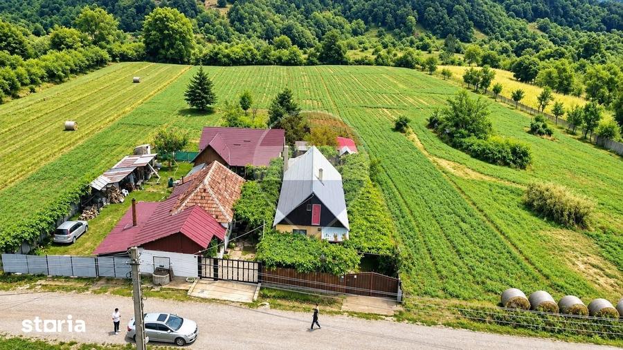 Casă cu 3 camere cu Teren 2254 Mp în Mănăstirea Cașin