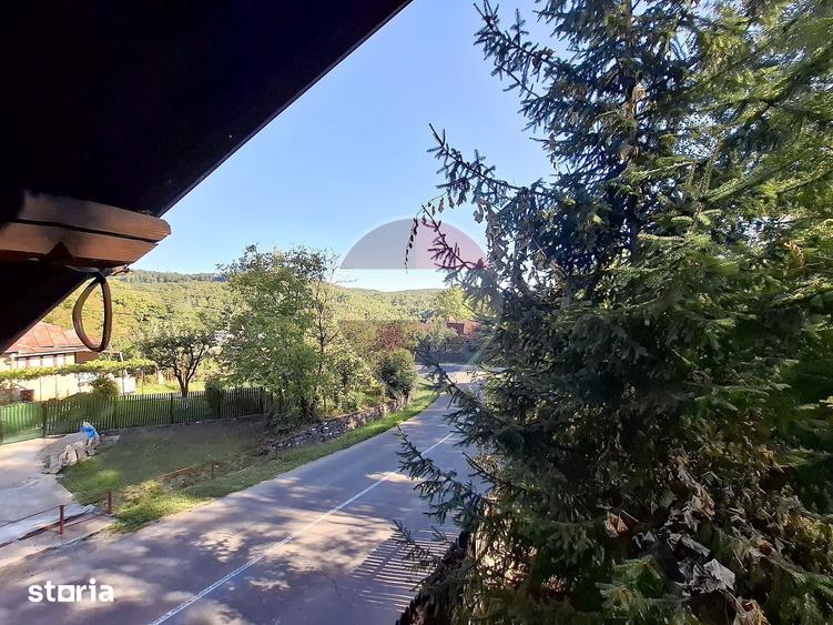 Casă cu 7 camere cu Teren 826 Mp în Provița de Sus