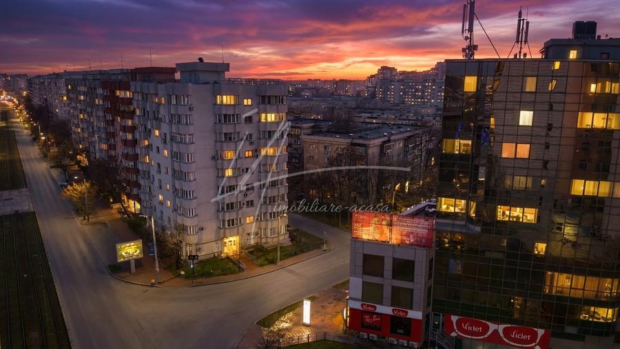 Birou, de 630 mp, în Vitan Mall