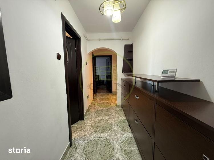 Apartament cu 3 camere decomandat în Calea București