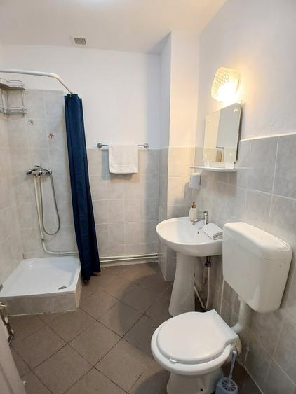 Apartament cu 2 camere decomandat în Energiei