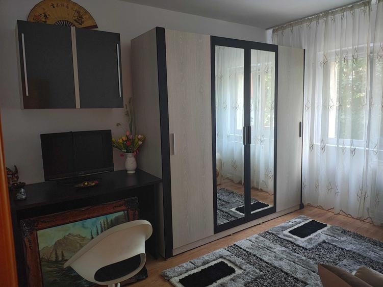 Apartament cu 2 camere decomandat în Aradului