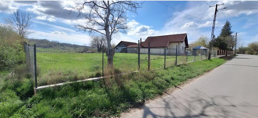 Teren de 4400 mp, în Tigveni