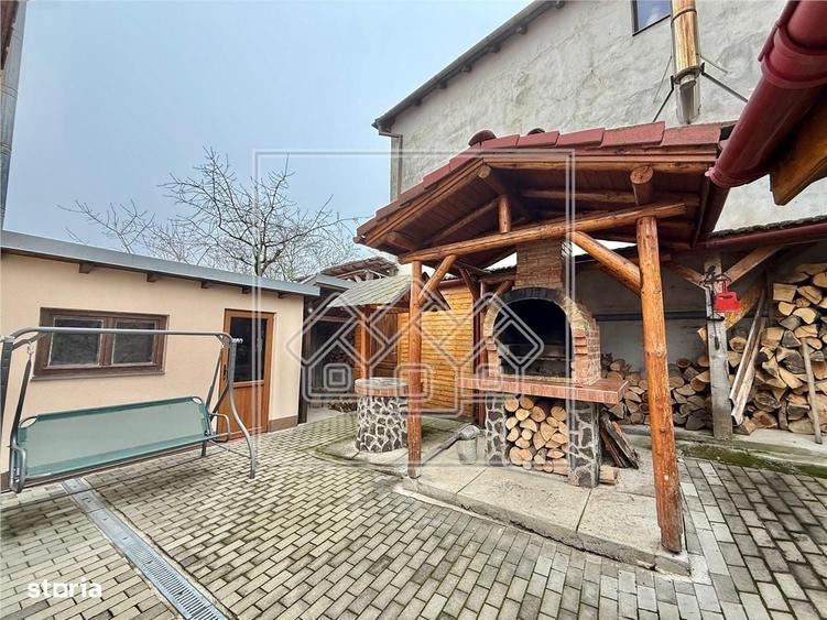 Casă cu 4 camere cu Teren 500 Mp în Sadu