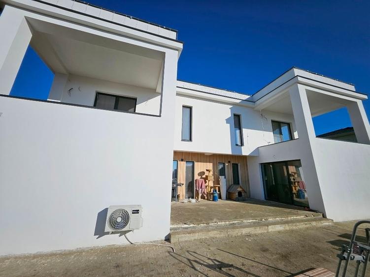 Duplex cu 4 camere cu Canalizare în Dumbrăvița