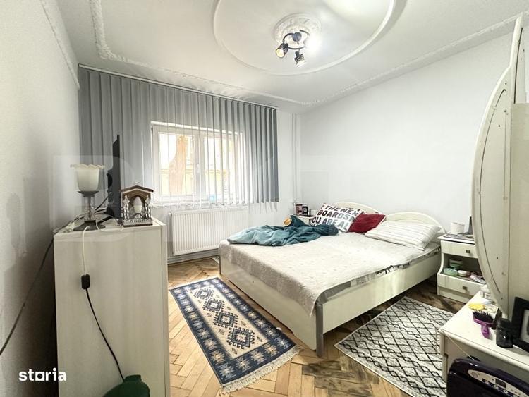 Apartament cu 4 camere decomandat în Lipovei