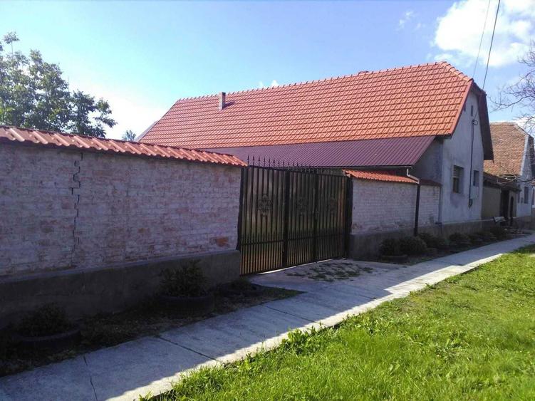 Casă cu 3 camere în Bârsa